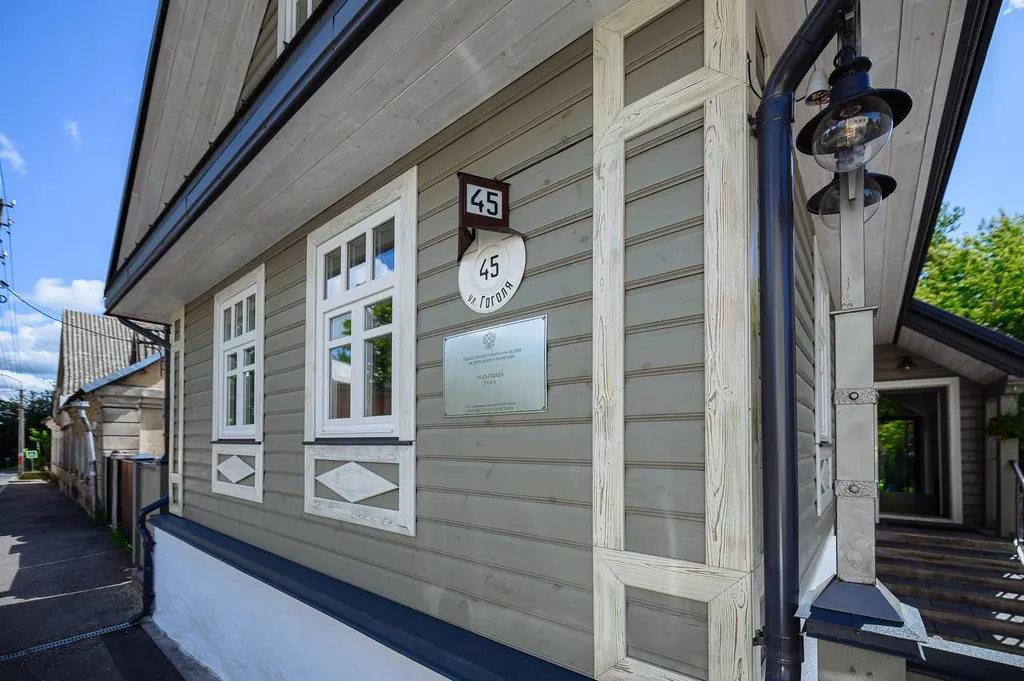 Подызбица у Дома Печенко