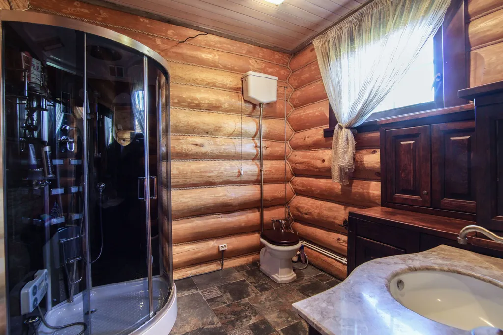 Шале с бассейном и видом на озеро