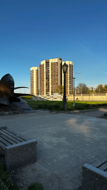 Студия у метро Звёздная
