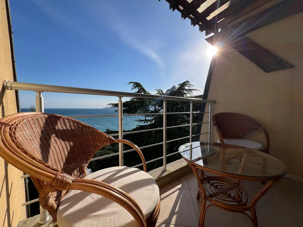 Видовые 3-комнатные апартаменты возле пляжа