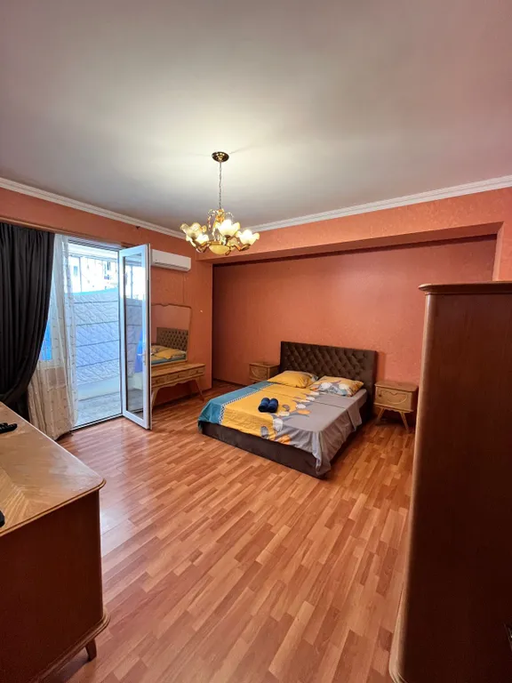 Большая и просторная квартира с двумя балконами в центре