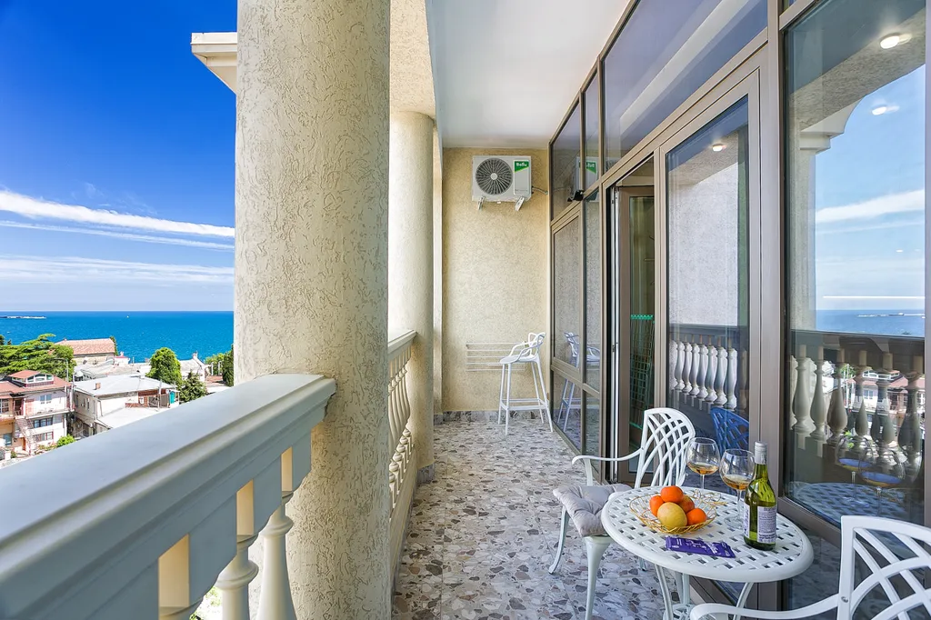 Видовая квартира в центре рядом с лучшим пляжем города