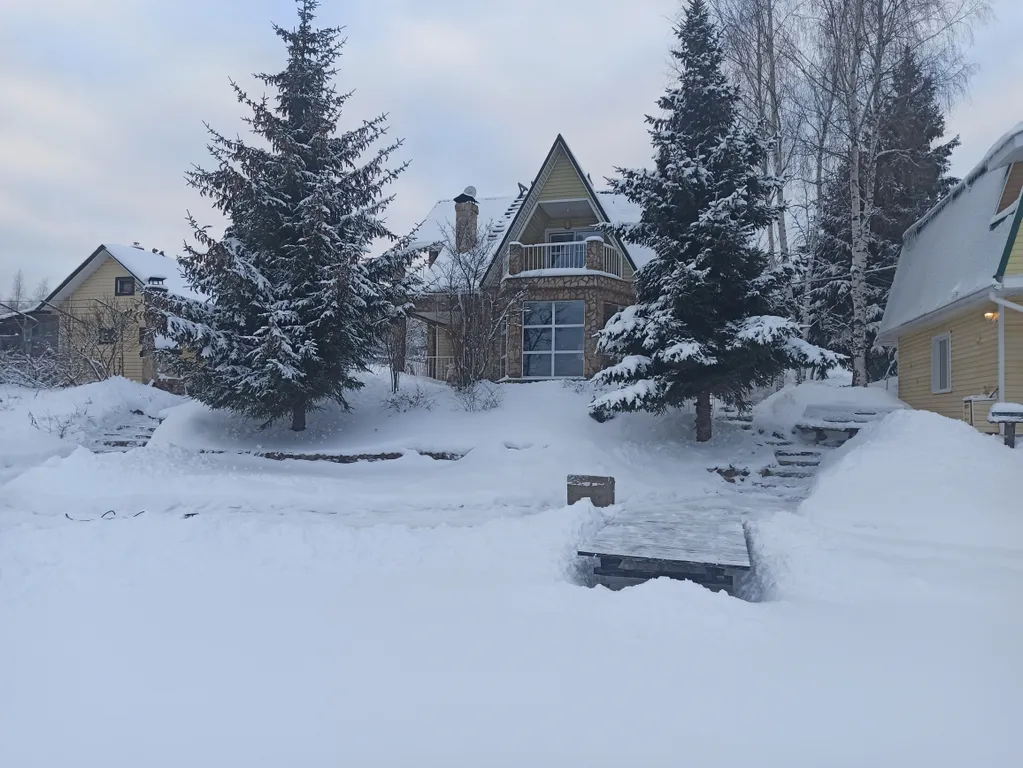 Коттедж Коттедж со своими водоемами и рыбалкой — Шаховская