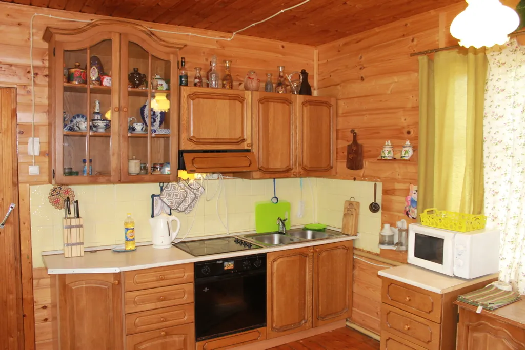 Просторный дом с баней в тихой деревушке у реки