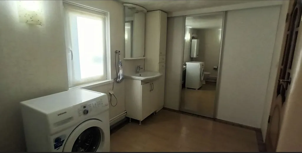 Светлая дача с большими окнами