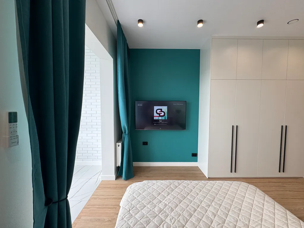 Новая студия с видом на море и дизайнерским ремонтом