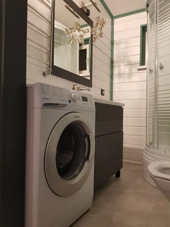 Дом в лесу с большой террасой