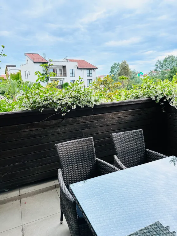 Дизайнерские апартаменты с террасой и бассейном