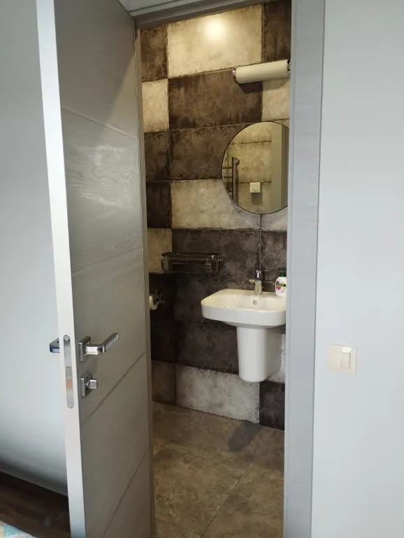 Комната с панорамным окном в центре Агоя