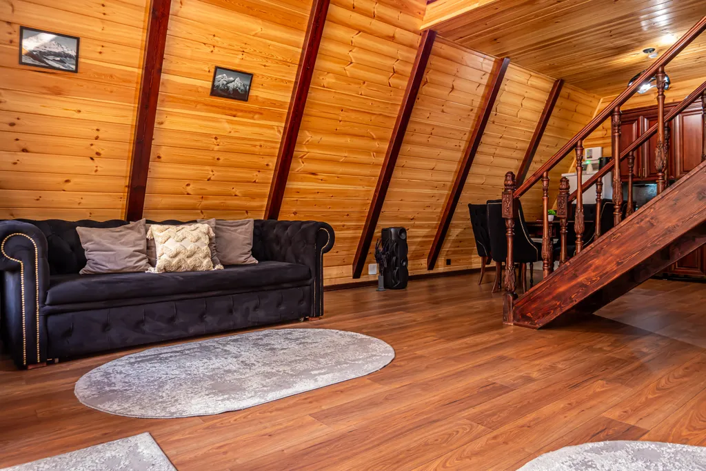 Аутентичный коттедж с балконом