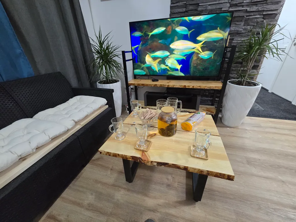 Дом у пруда