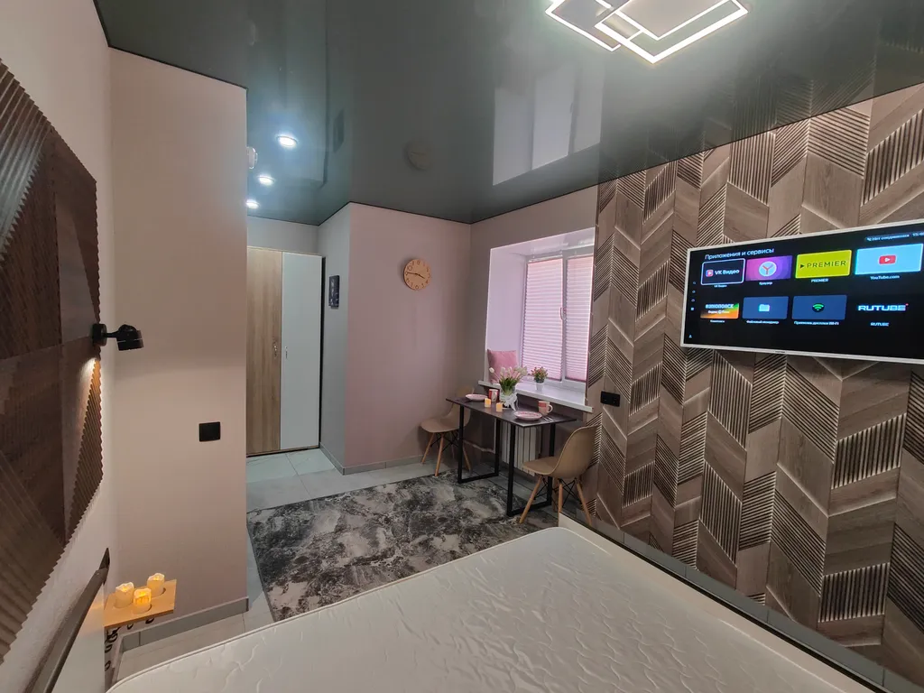 Квартира Потрясающая Студия напротив Терминала в центре Нефтяников — Омск