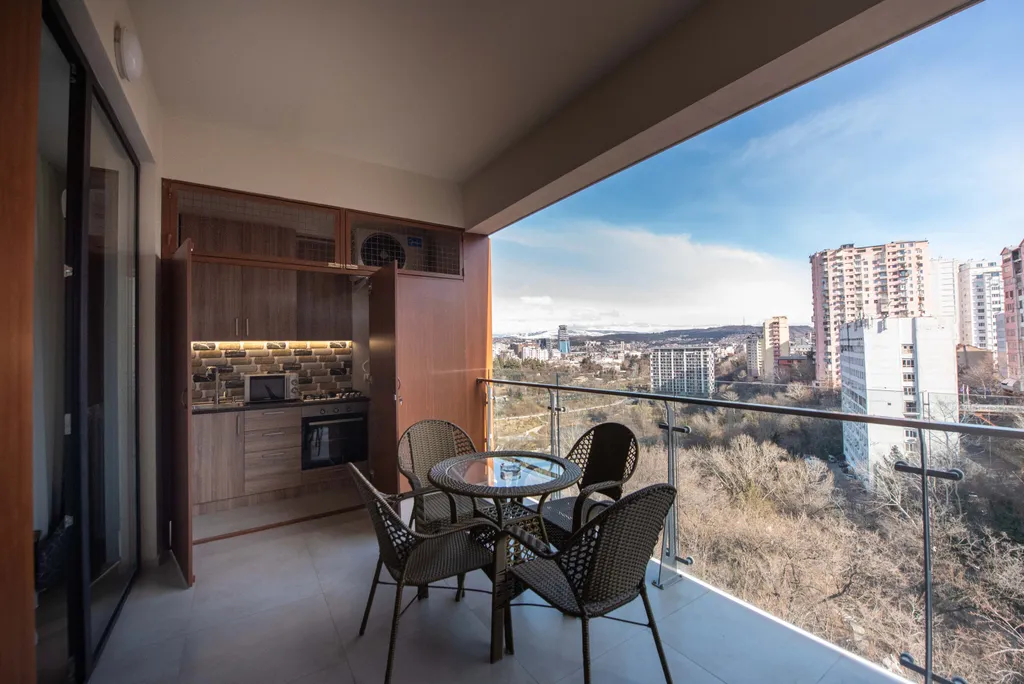 Просторная и светлая квартира у парка Мзиури