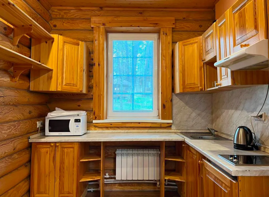 Загородный коттедж для компании в лесу на берегу реки Ока