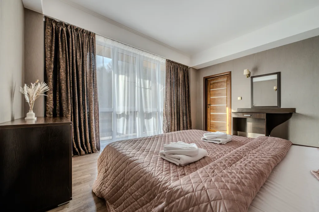 Видовые апартаменты, панорамные окна в гостиной ваши