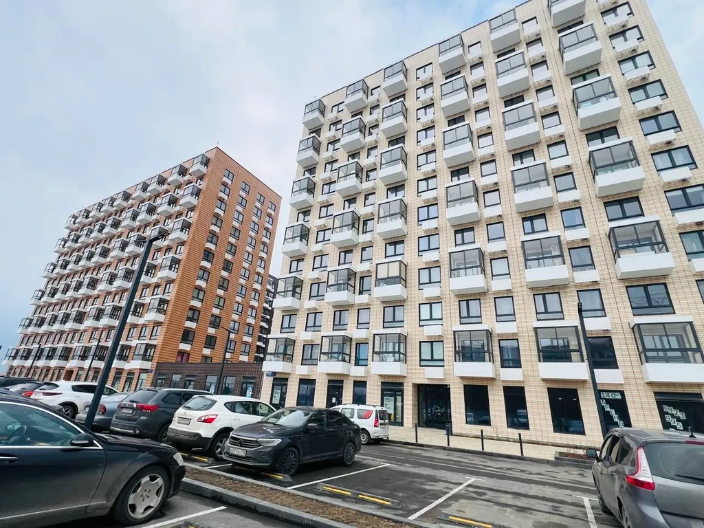 Светлая студия с видом на закат