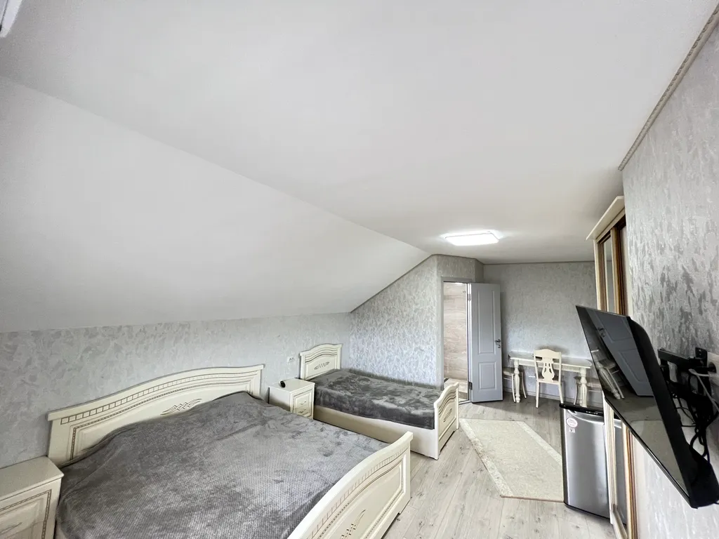 Уютный гостевой дом с видом на город и море