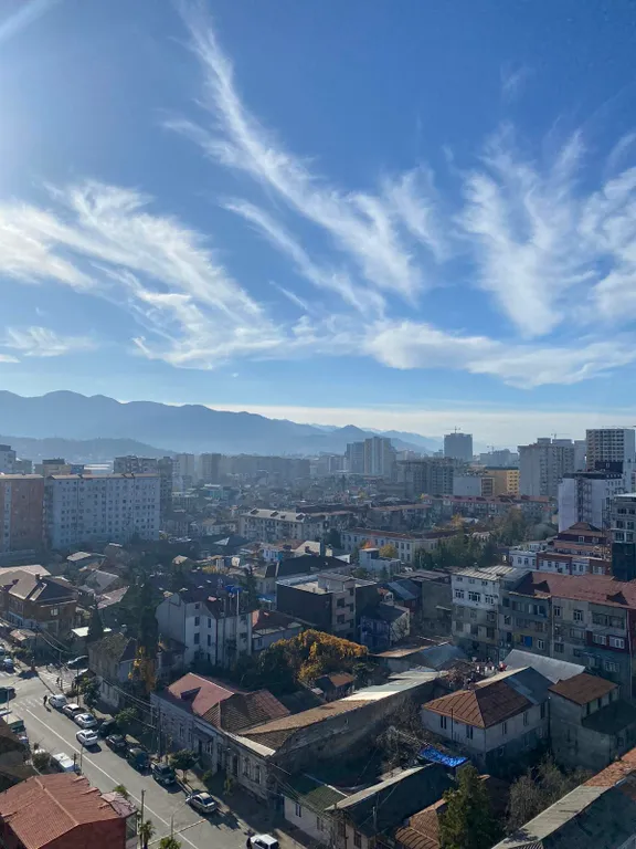 Уютная студия в центре с видом на горы