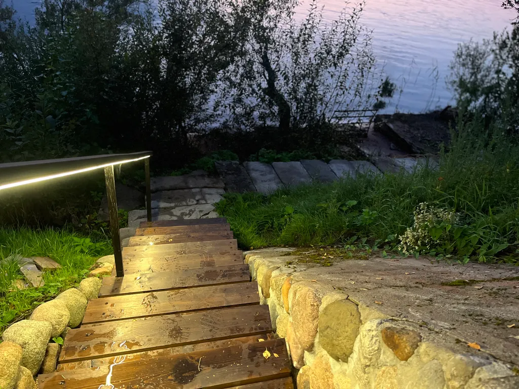 Коттедж на берегу Невы с lounge в гараже