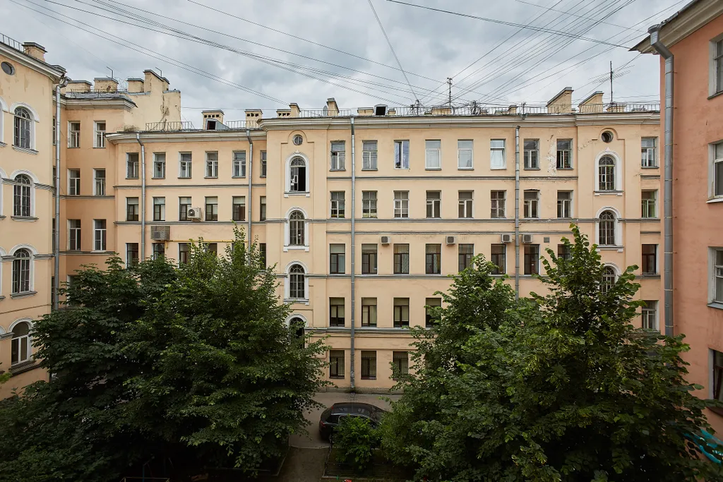 Ryss' 2BR Apt on Nevsky 136