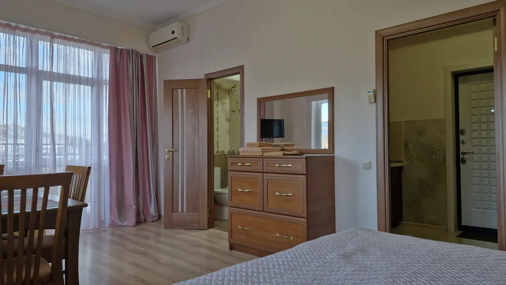 Свежая 1-комнатная квартира с дизайнерским ремонтом