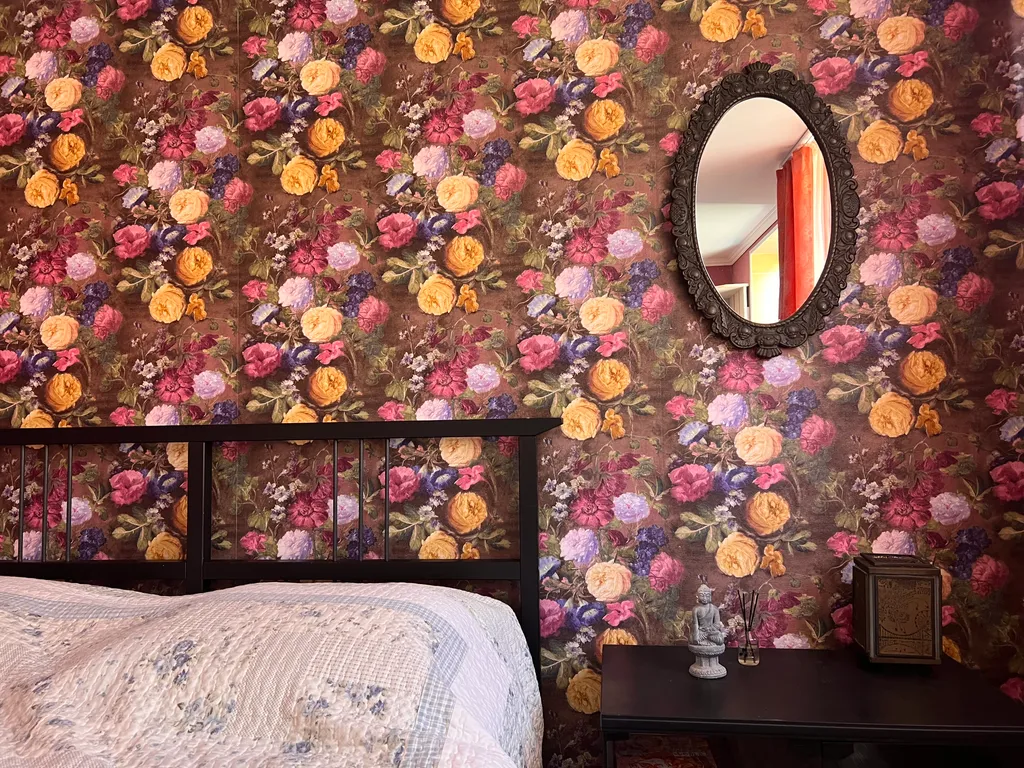 Дом с парковкой во дворе