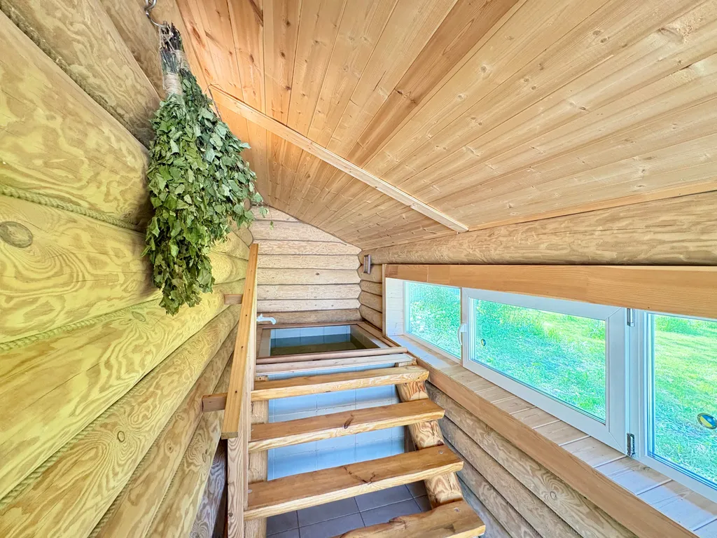 Уютный деревянный дом с баней