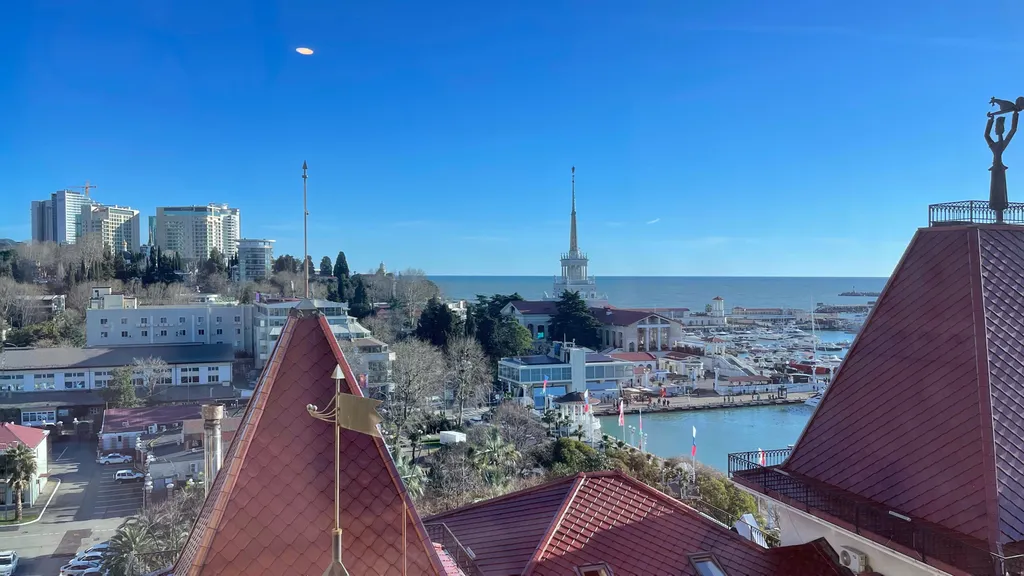 Квартира у моря с двумя спальнями и панорамным балконом