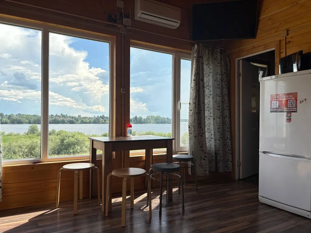 Коттедж Дом у озера — Ланино