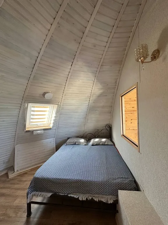 Дом у моря и у горячего источника, круглый купольный