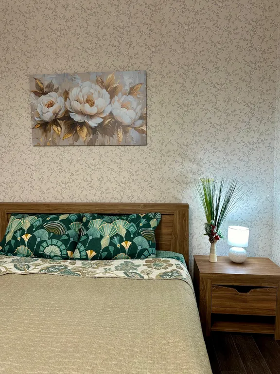 Светлая, чиста квартира в центре Владикавказа. Парковки во дворе  нет.