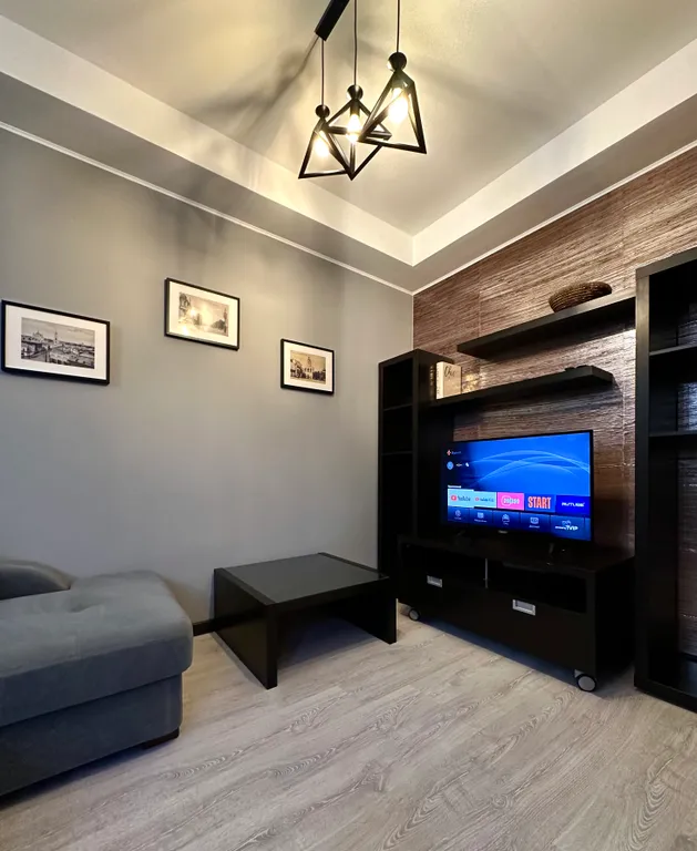 Двухкомнатная студия. Идеальная локация. Парковка во дворе.