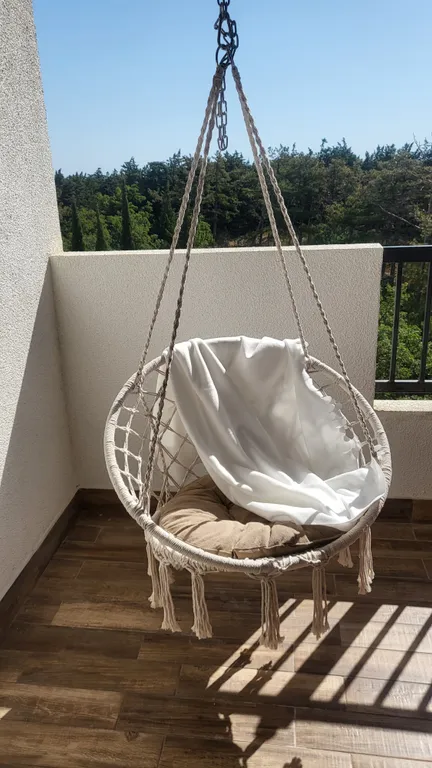 Видовая квартира с подогреваемым бассейном в ЖК Лучистое