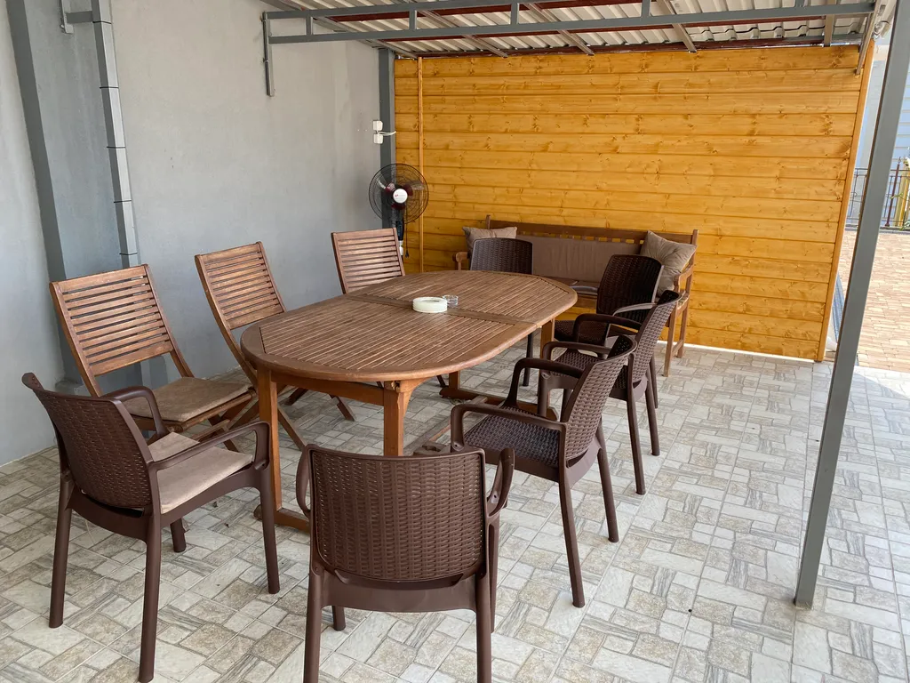 Дом с бассейном для большой компании