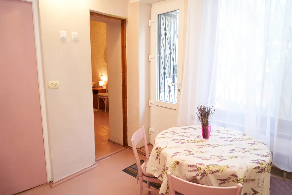 Уютный домик с двориком рядом с морем