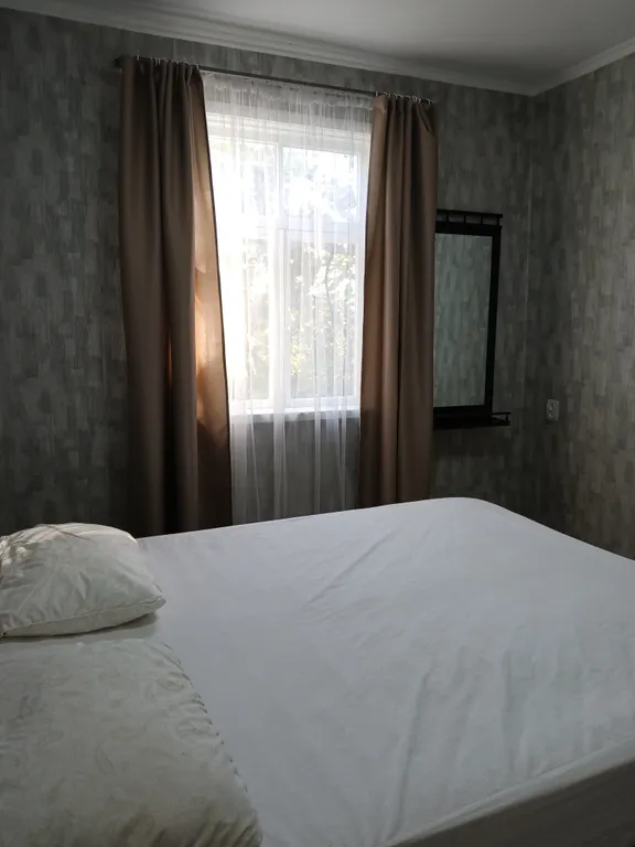 Дoмик с зеленым садом