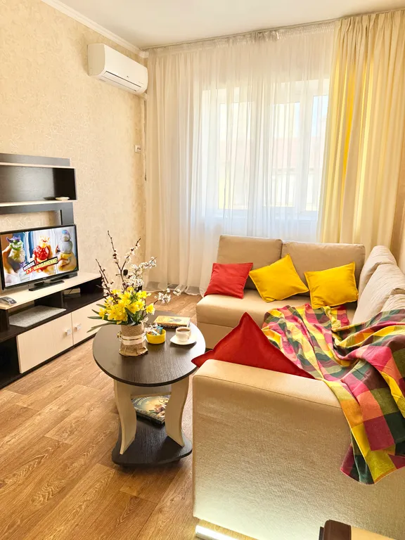 Уютная двухкомнатная квартира рядом с Крещенским парком