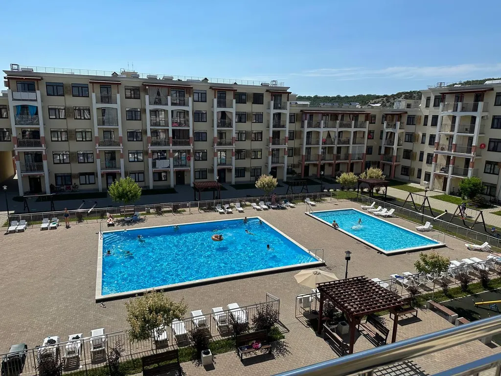 Студия с видом на горы