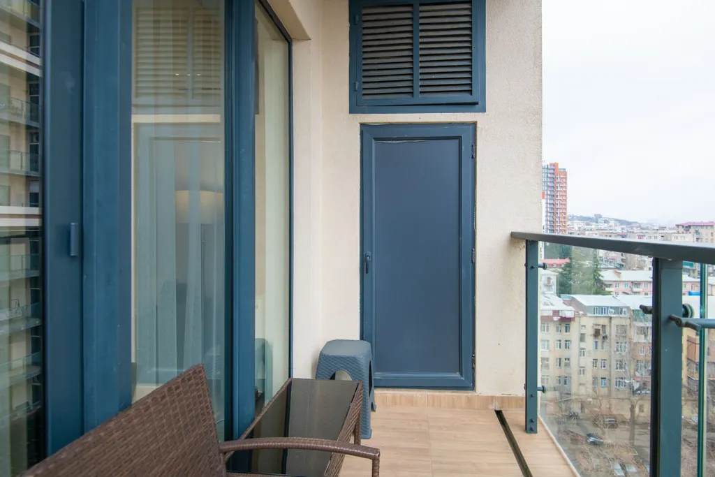 Уютные апартаменты с видом на колесо обозрения и город