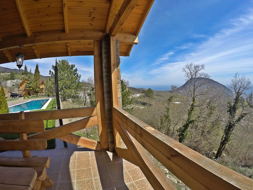 Дом с панорамным видом на море и гору Аю-Даг