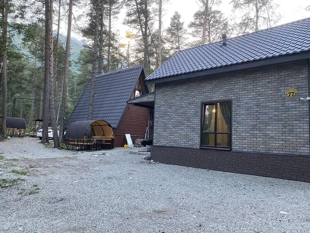 Malkar house с видом на гору Чегет