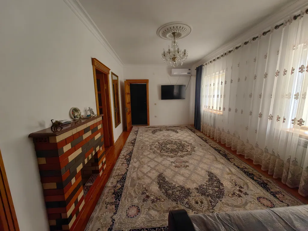 Просторный дом с зоной барбекю