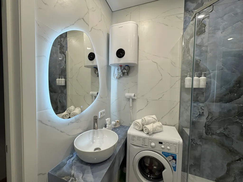 Видовая квартира с дизайнерским ремонтом на берегу реки в белых росах