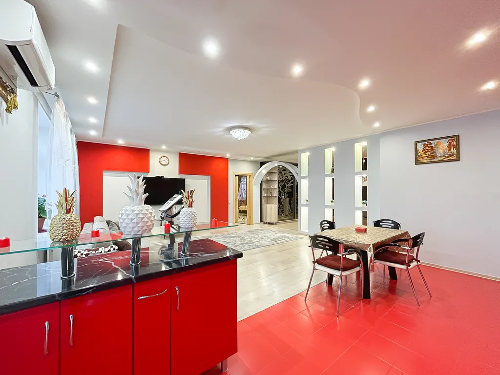 Просторная квартира в центре с видом на залив и замок