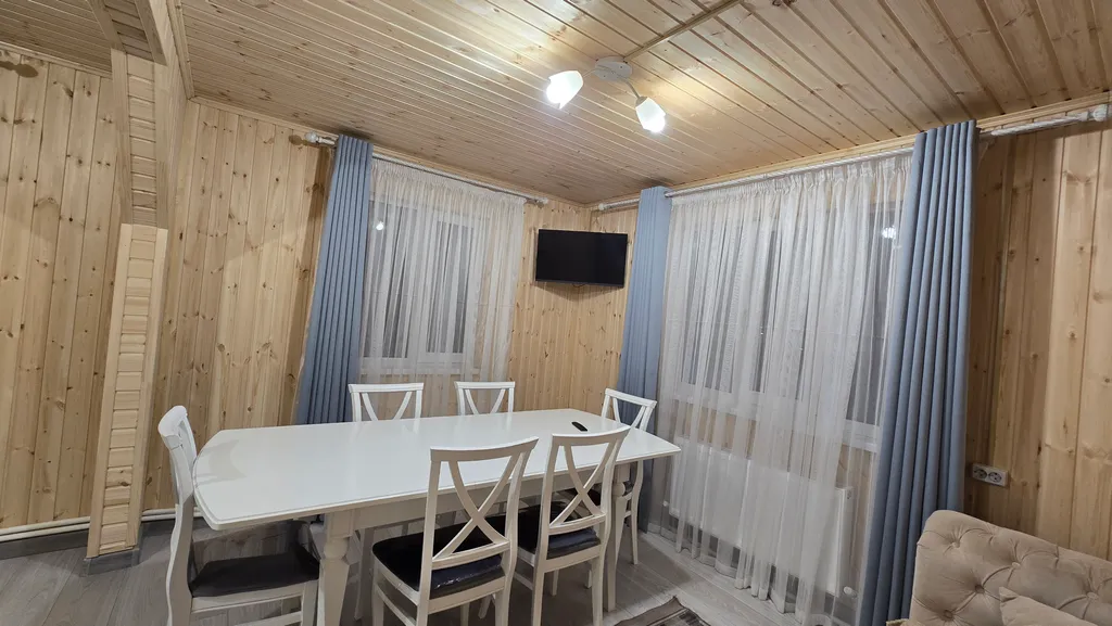 Большой коттедж