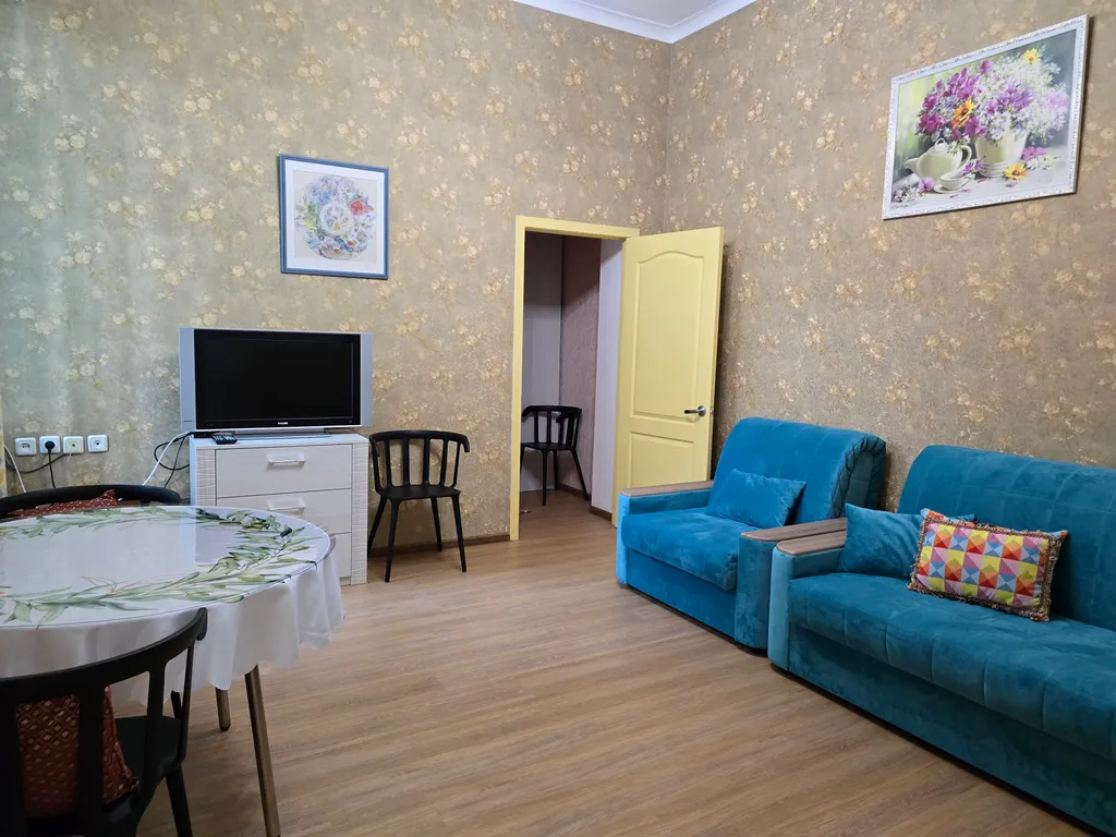 Комфортная квартира в 100 м до парка, отдельный вход, гараж, без горок