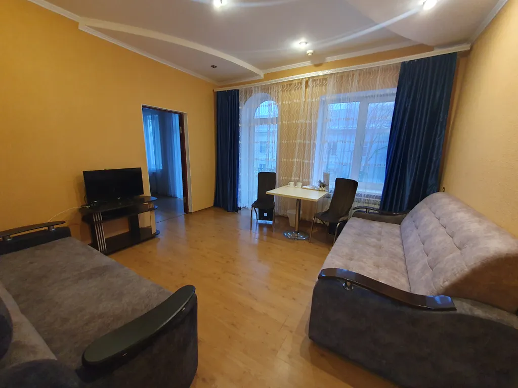 Квартира Люкс 10 двухкомнатный номер с балконом — Лабинск