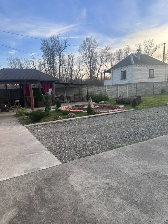 Уютный дом с беседкой и костровой зоной