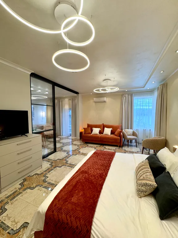 Квартира с открытой террасой и видом на озеро