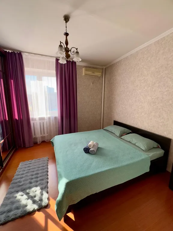 Уютная двухкомнатная квартира напротив ТРЦ Достык Плаза — аренда посуточно в Алматы